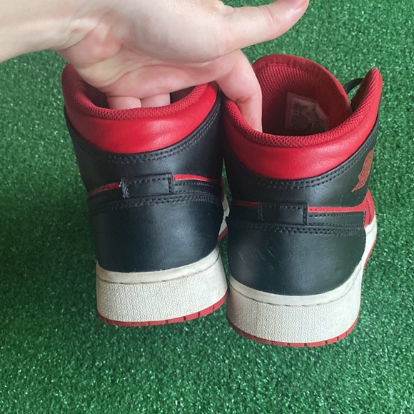 Jordan 1 Mid Reverse Bred (2021) (GS) Red size 7 7y - Picture 4 of 7